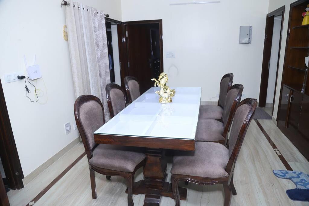 Fortune Service 3bhk,b-57 Sarita Vihar Apartment *