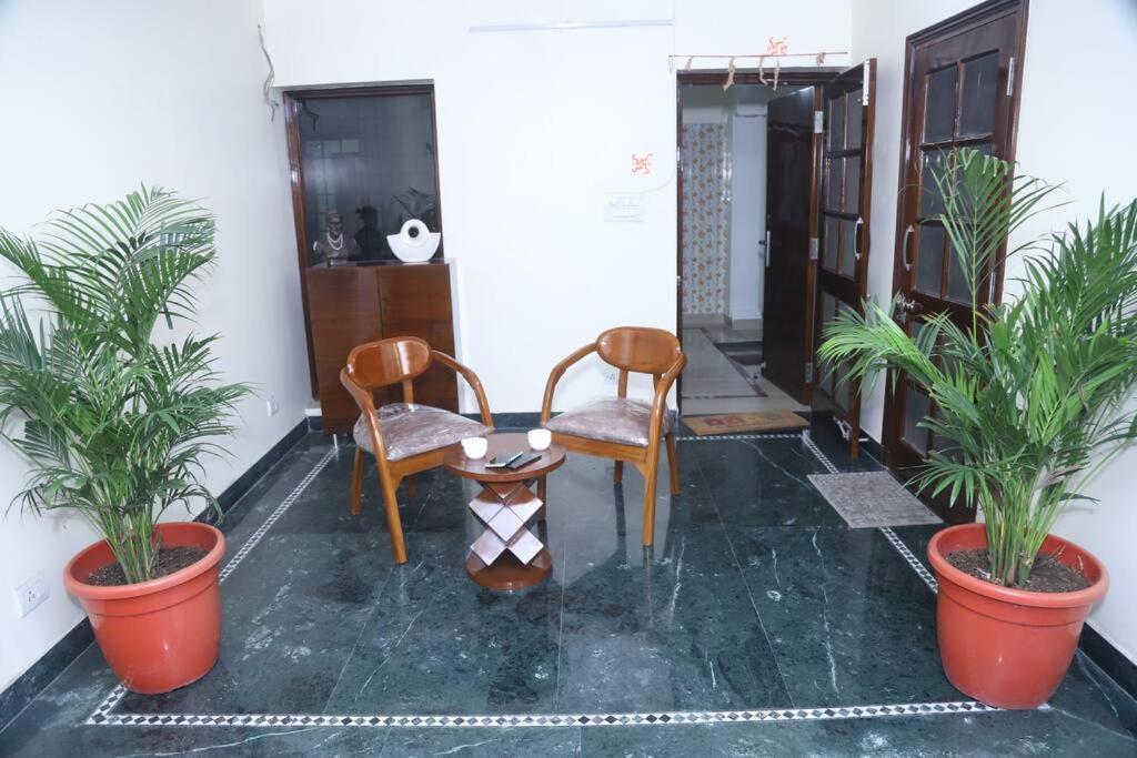 Apartment Fortune Service 3bhk,b-57 Sarita Vihar New Delhi