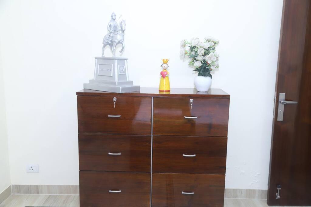 Fortune Service 3bhk,b-57 Sarita Vihar New Delhi