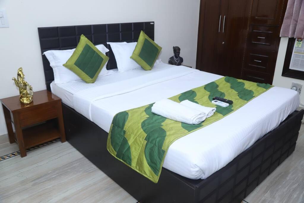 Apartment Fortune Service 3bhk,b-57 Sarita Vihar