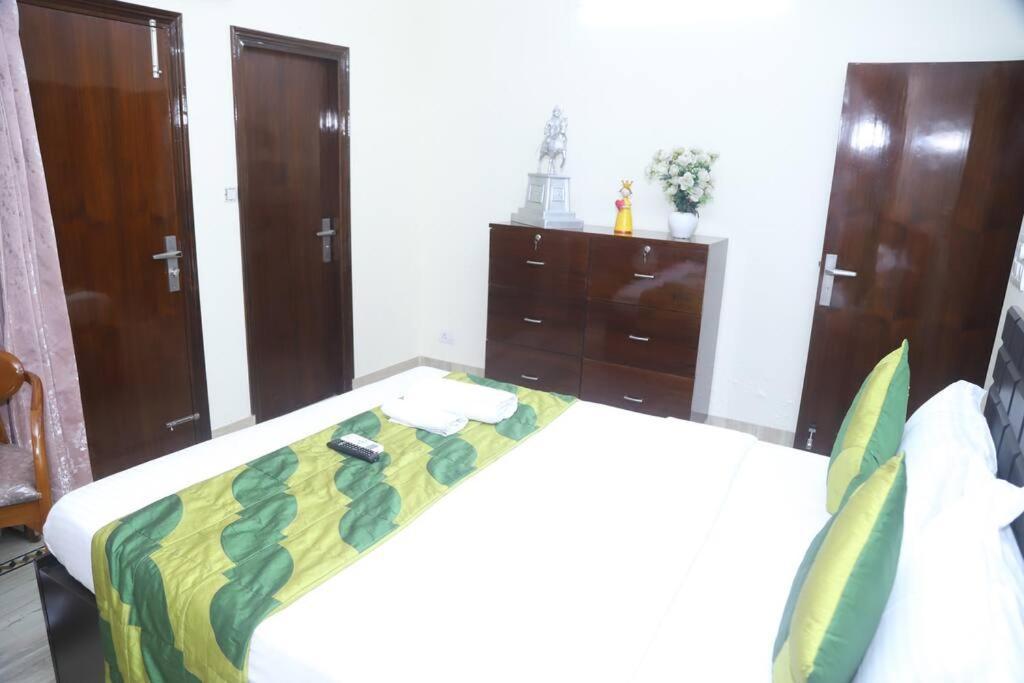 Fortune Service 3bhk,b-57 Sarita Vihar Apartment