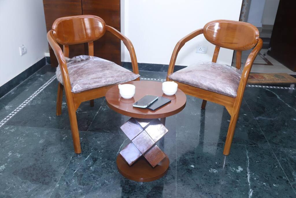 Apartment Fortune Service 3bhk,b-57 Sarita Vihar New Delhi
