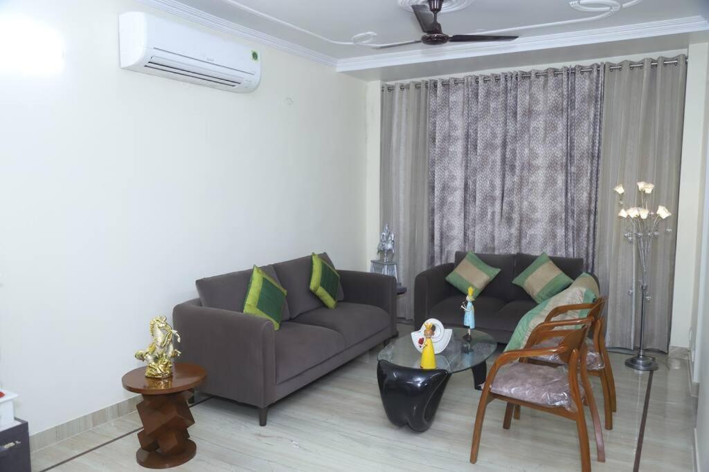 Apartment Fortune Service 3bhk,b-57 Sarita Vihar