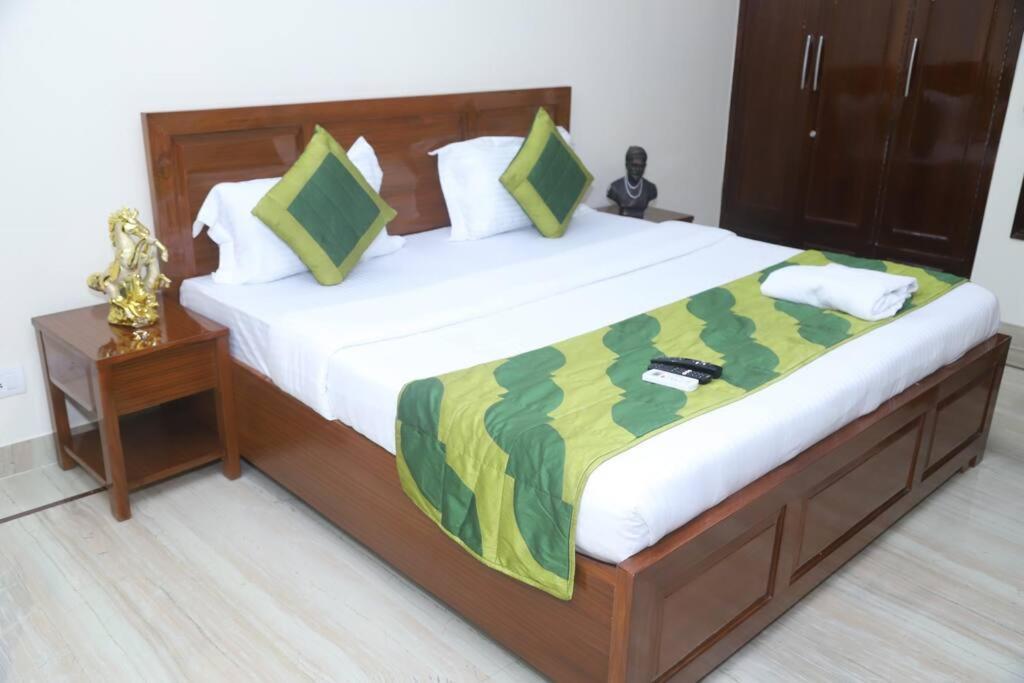 Apartment Fortune Service 3bhk,b-57 Sarita Vihar *