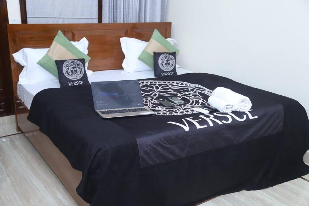 Fortune Service 3bhk,b-57 Sarita Vihar New Delhi