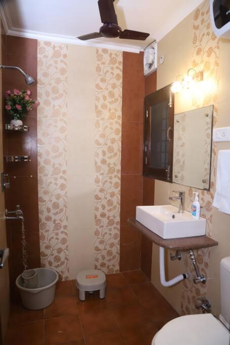 Apartment Fortune Service 3bhk,b-57 Sarita Vihar *