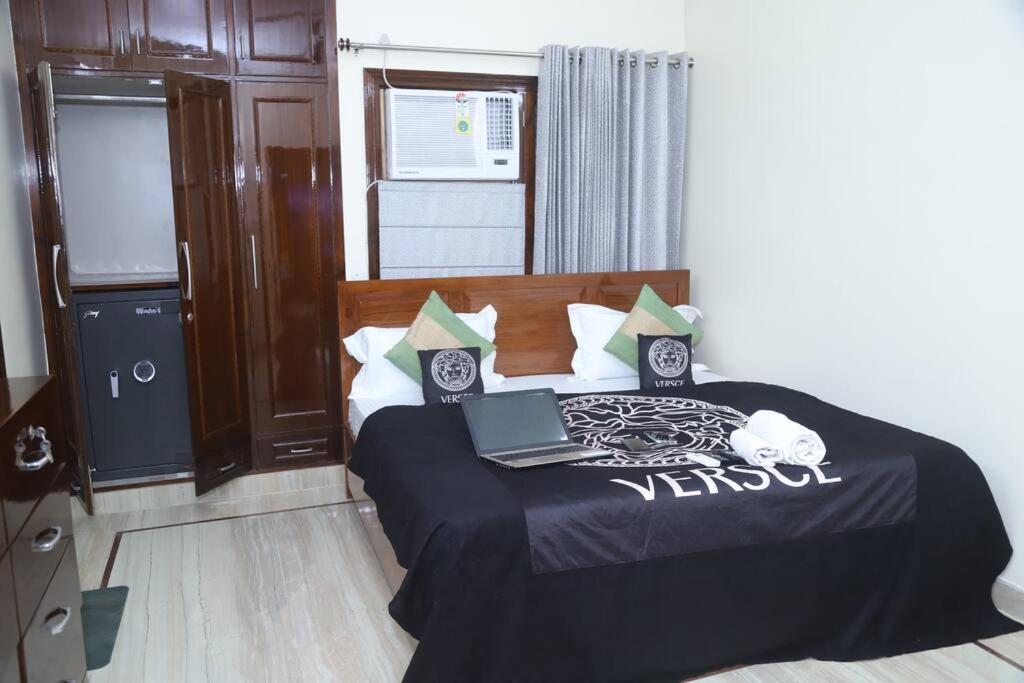 Fortune Service 3bhk,b-57 Sarita Vihar New Delhi