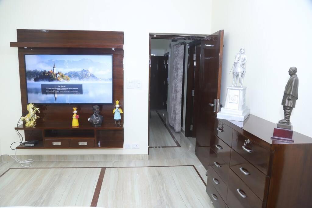 Fortune Service 3bhk,b-57 Sarita Vihar Apartment New Delhi