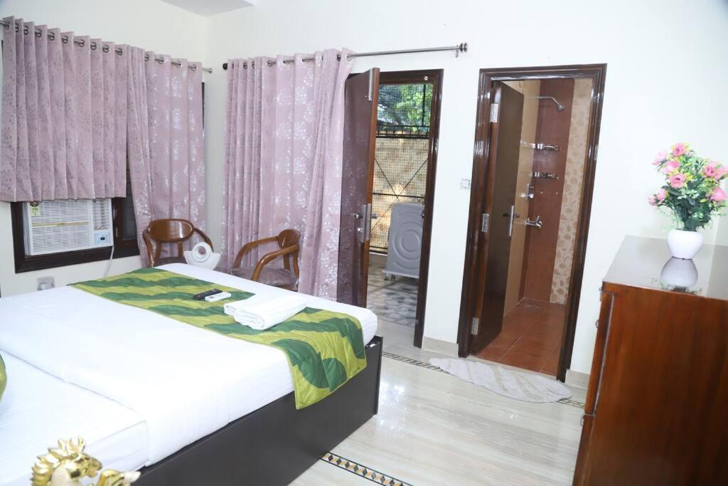 Apartment Fortune Service 3bhk,b-57 Sarita Vihar